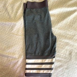 Size small bombshell leggings blueish gray color. Good condition